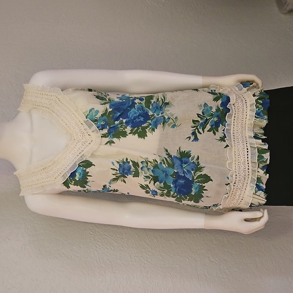 PASSPORT Floral Ruffle Lace Trim Sleeveless V-Neck Coquette Top - Picture 2 of 10